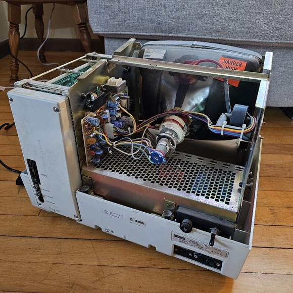 Vintage 1970's digital VT100 terminal - Picture 2 of 5